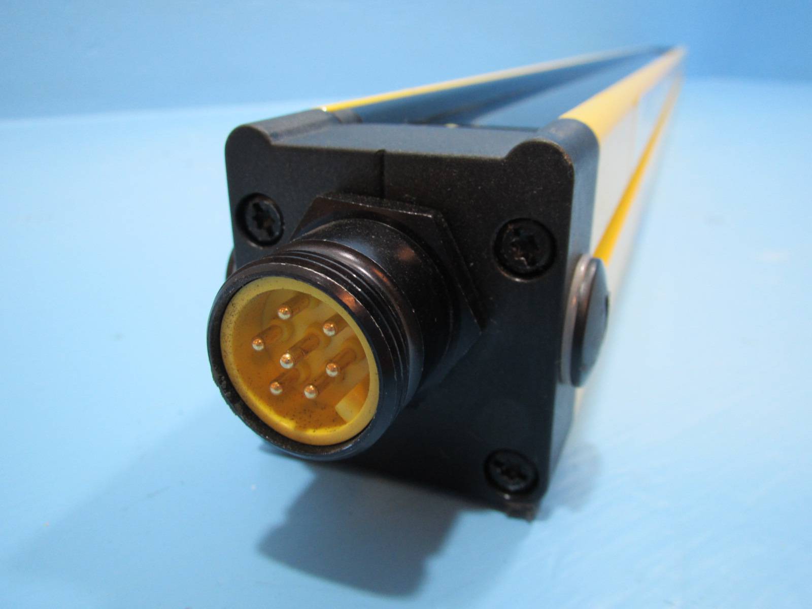 Allen Bradley GuardMaster 440LR4D0900N Safety Light Curtain 900 mm