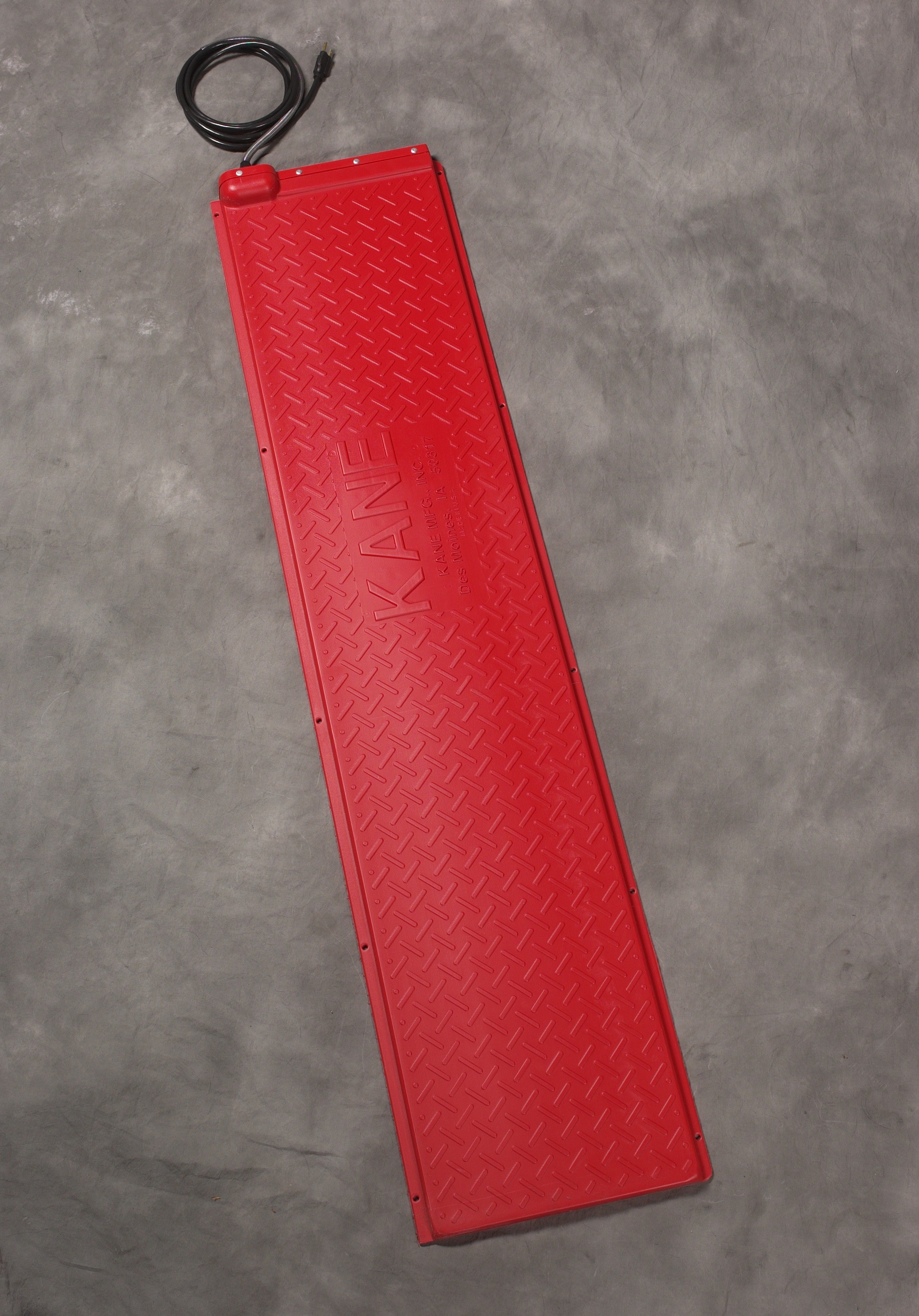 Kane Heat Mat with Self Regulated Heat for Livestock, Baby Pig Bed 60