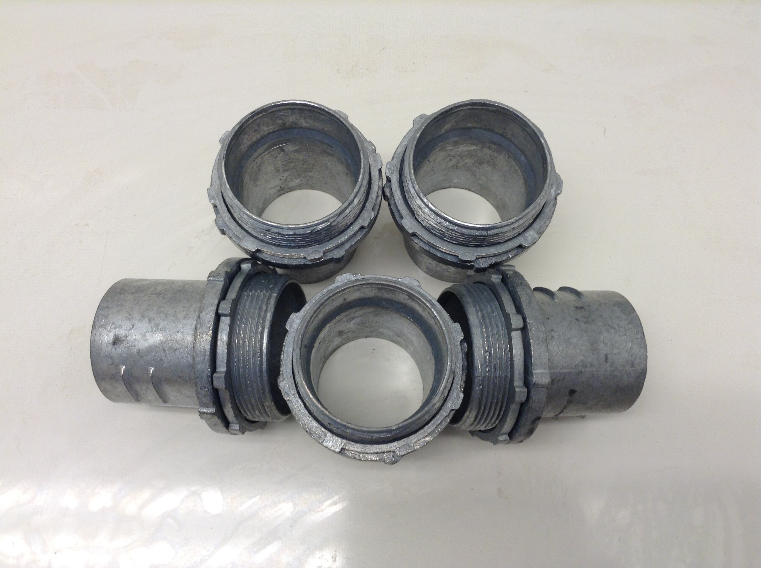 Arlington Gf200 2 In Diecast ScrewIn Insulated Flex Connector Qty 20