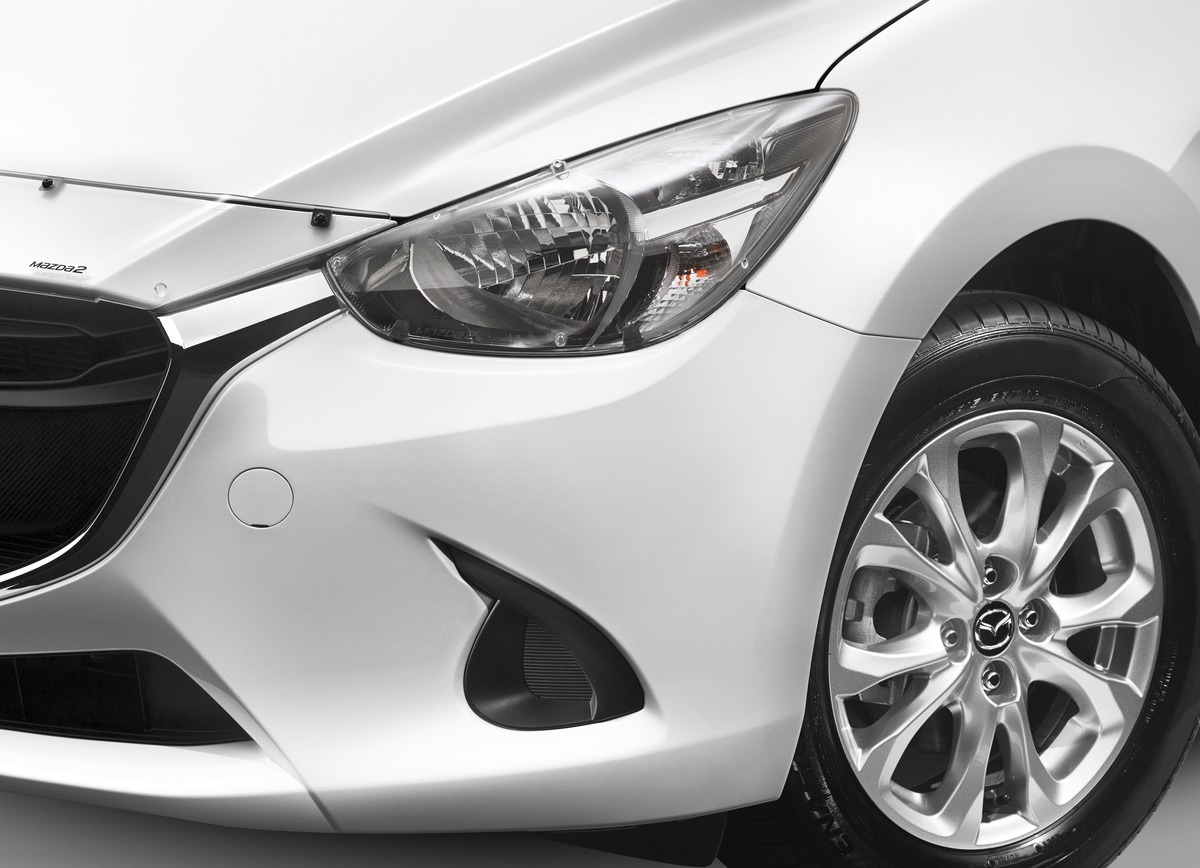 New Genuine Mazda 2 DJ DL Headlight Protectors Covers DJ11ACHLP 2014