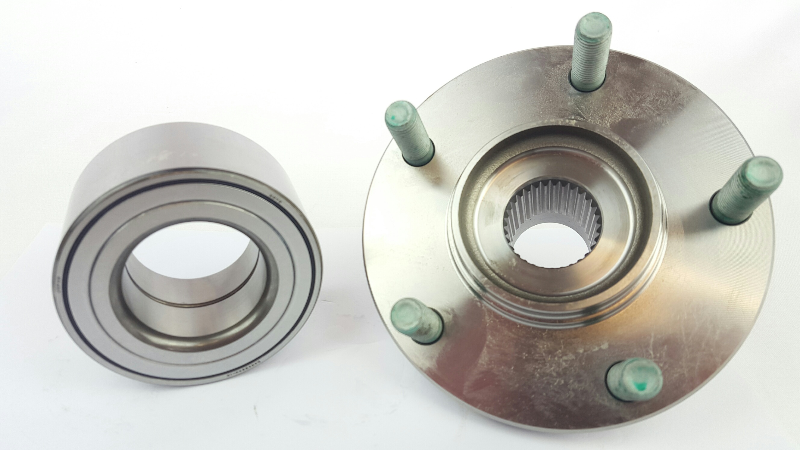 New Genuine Mazda CX7 ER Front Wheel Hub and Wheel Bearing Kit Left