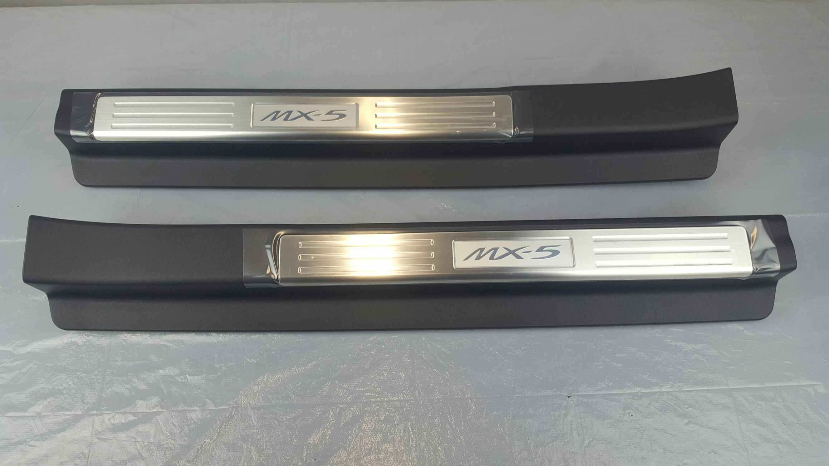 New Genuine Mazda MX5 Aluminum Scuff Plates NE51V1370F NC MX5 2008