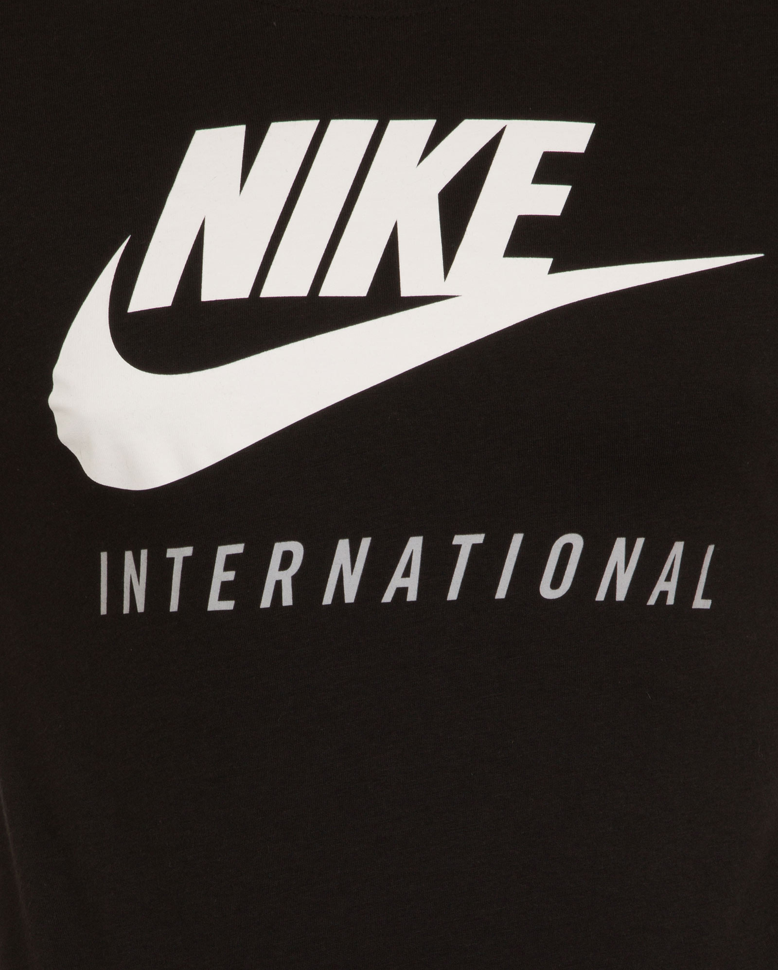 nike logo size on shirt