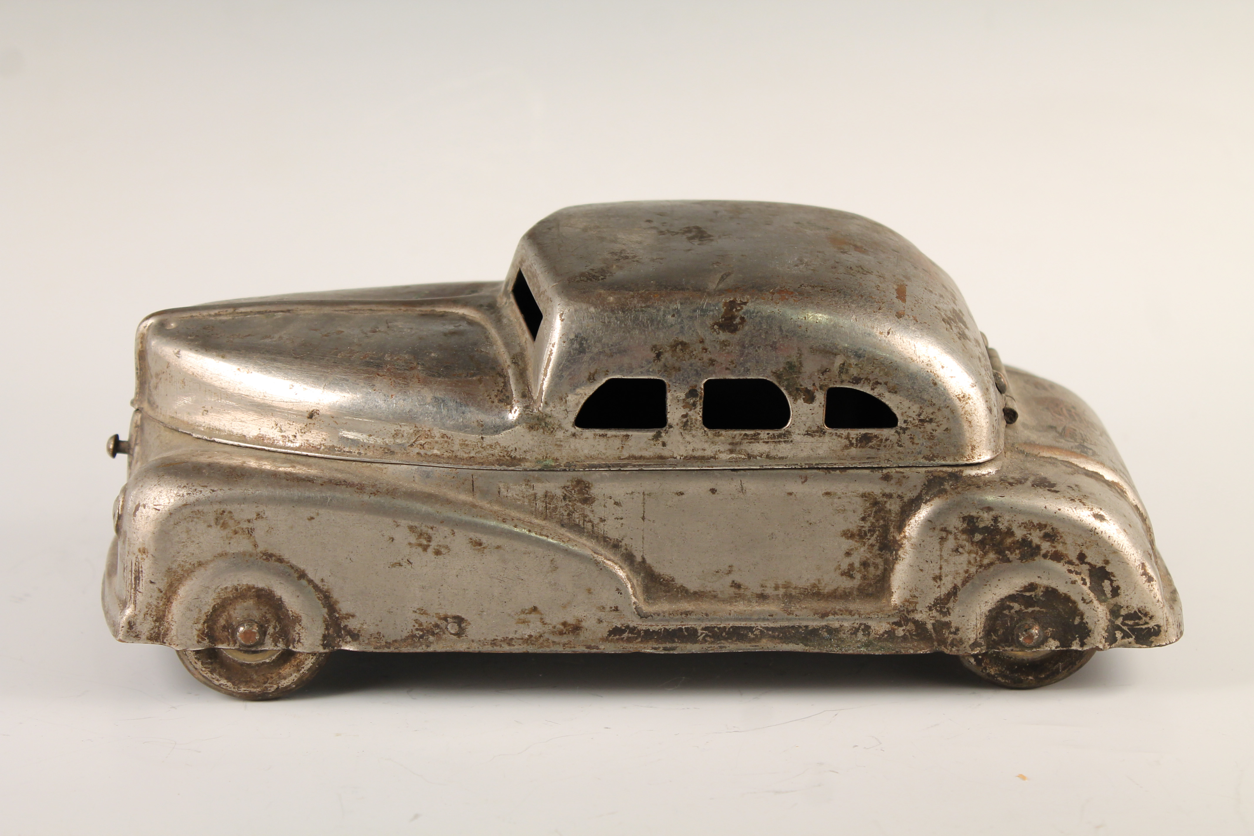 Estate Found Vintage 1930s Betel Motor Car Betel Nut Open & Close Type