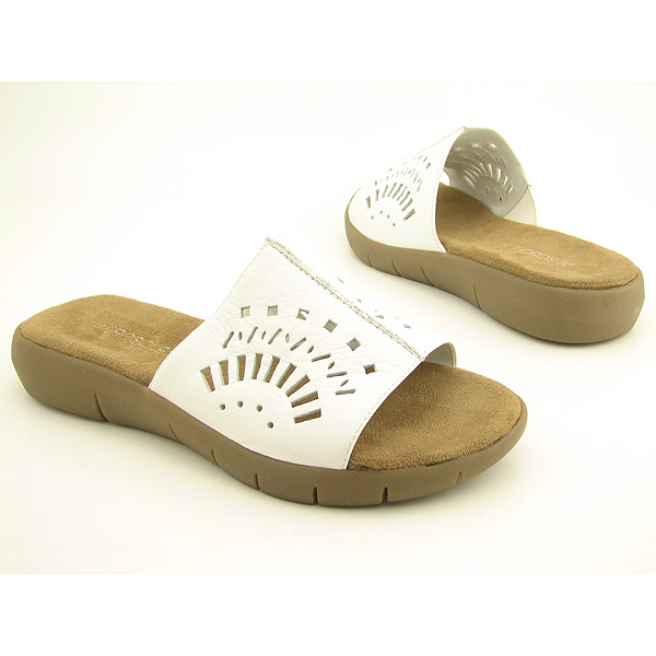 AEROSOLES Wipe Out Slides White