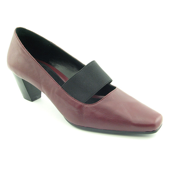 AEROSOLES Sonic Wave Heels Burgundy