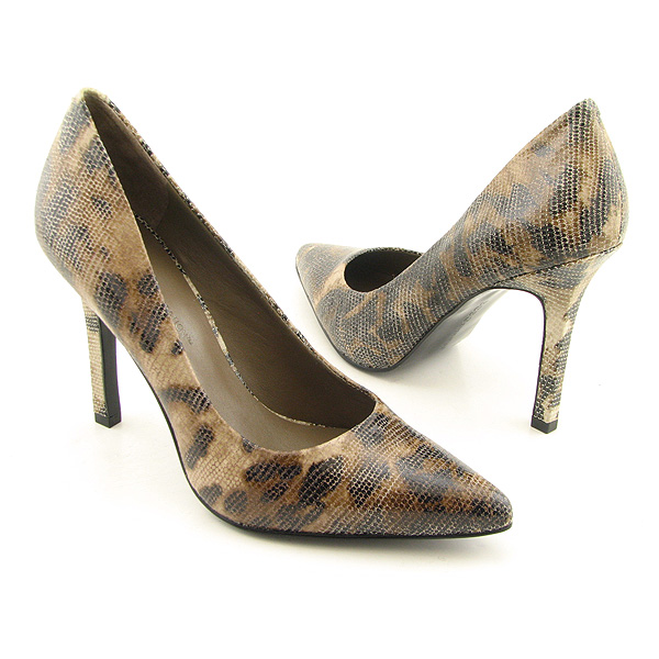 BCBGENERATION Flash Pumps Brown