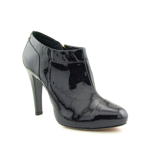 BCBGMaxazria Dan2 Ankle Boots Black