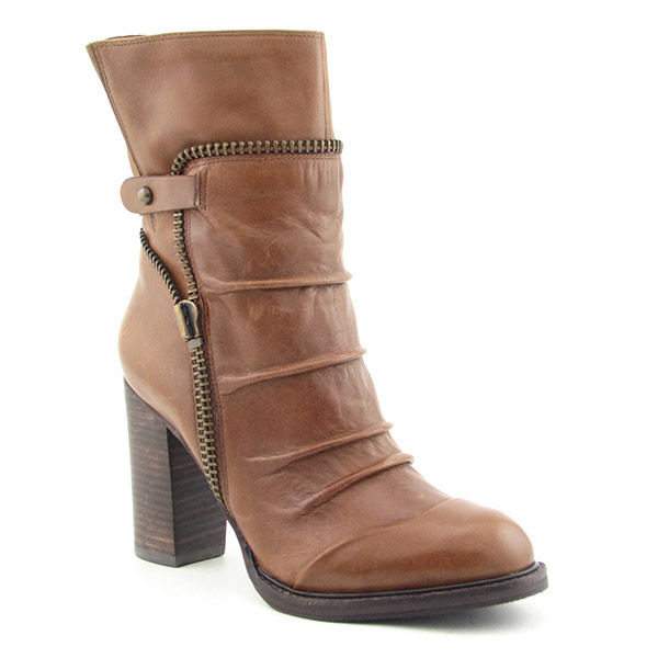 BCBGENERATION Clown Ankle Boots Brown