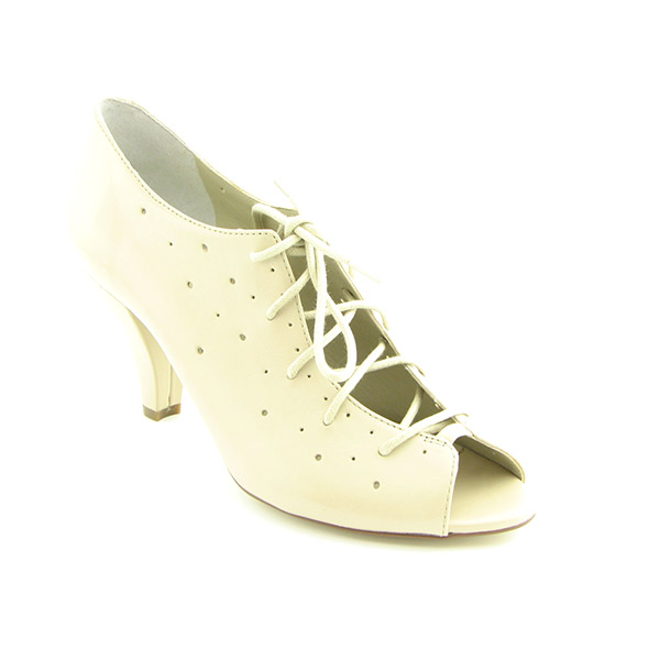 BCBGENERATION Gara Oxfords Shoes Beige