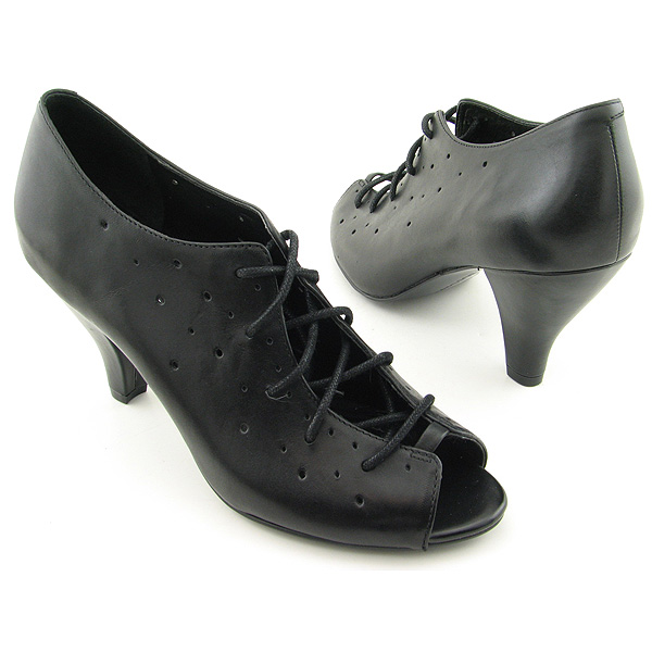 BCBGENERATION Gara Pumps Black