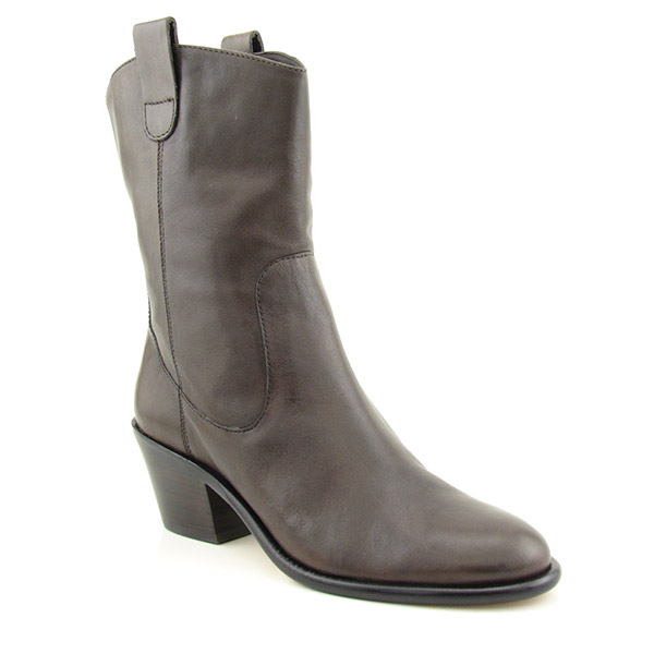 BOUTIQUE 9 Tira Boots Brown