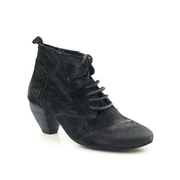 BOUTIQUE 9 Bacchus Ankle Boots Black