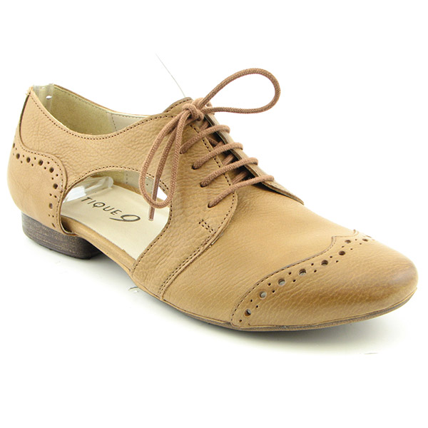 BOUTIQUE 9 Iamo Oxfords Shoes Beige