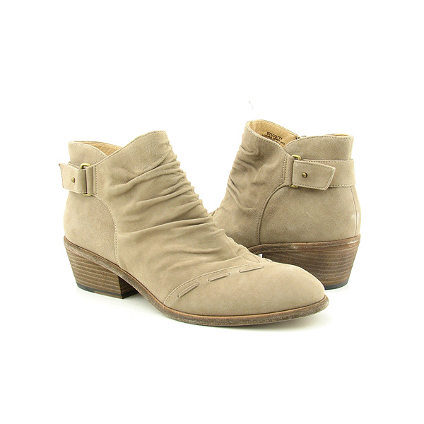 BOUTIQUE 9 Scotty Ankle Boots Beige