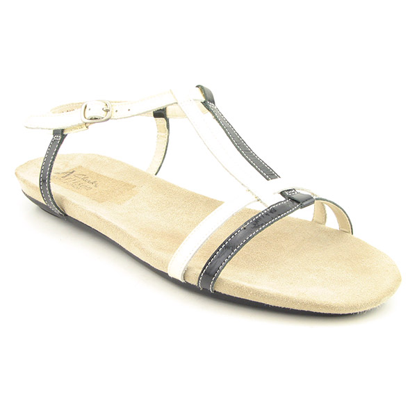 CLARKS Maplewood Shoes Ivory