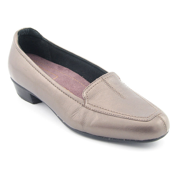 CLARKS Timeless Narrow Loafers Gray