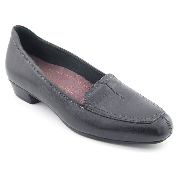 CLARKS Timeless Wide Loafers Black