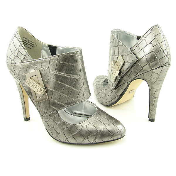 DEREON Carried Away Mary Jane Shoes Silver