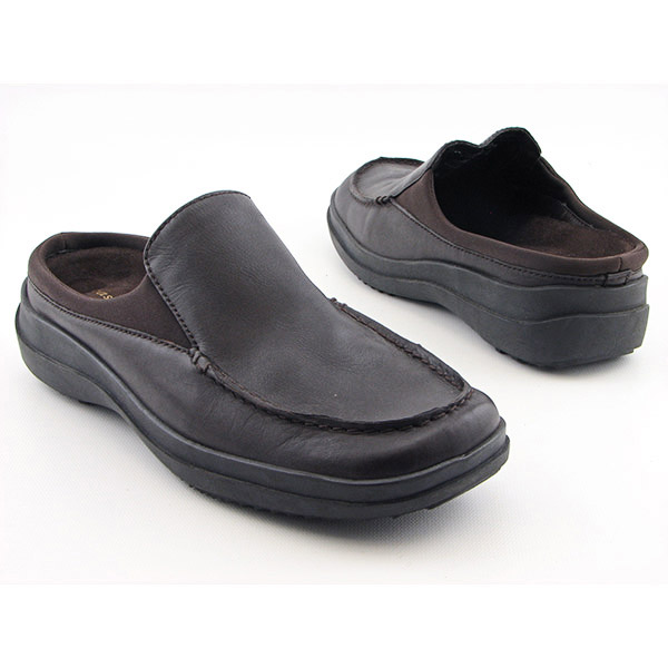 EASY SPIRIT Unwind Clogs Brown