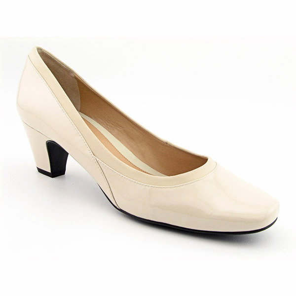 EASY SPIRIT Vicki Pumps Ivory