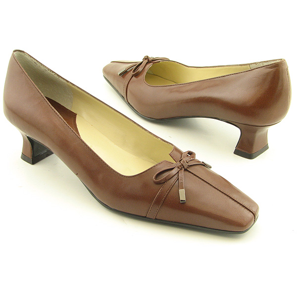 EASY SPIRIT Broadpeak Narrow Pumps Brown