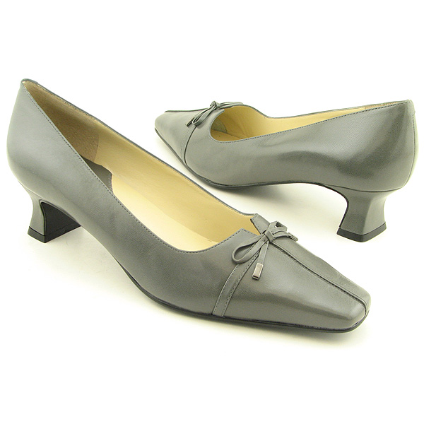 EASY SPIRIT Broadpeak Pumps Gray