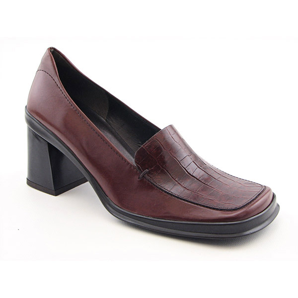ENZO ANGIOLINI Camara3 Pumps Burgundy