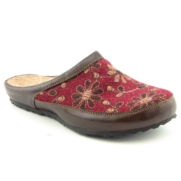 HUSH PUPPIES Logan Square Clogs Burgundy