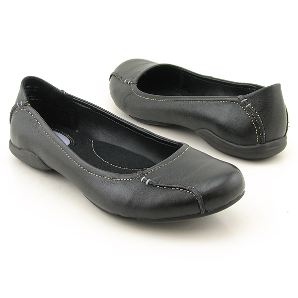 HUSH PUPPIES Wide Flats Black