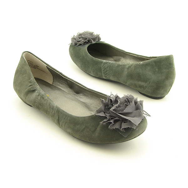 ME TOO Thyme 14 Flats Gray