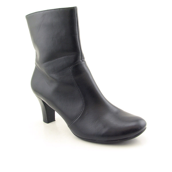 NATURALIZER Dangerfield Ankle Boots Black