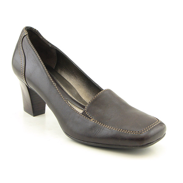 NATURALIZER Traveler Heels Loafers Brown