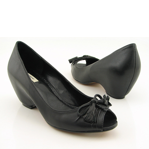 REPORT Hazel Wedges Black