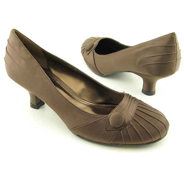 UNLISTED Stage Set Pumps Brown