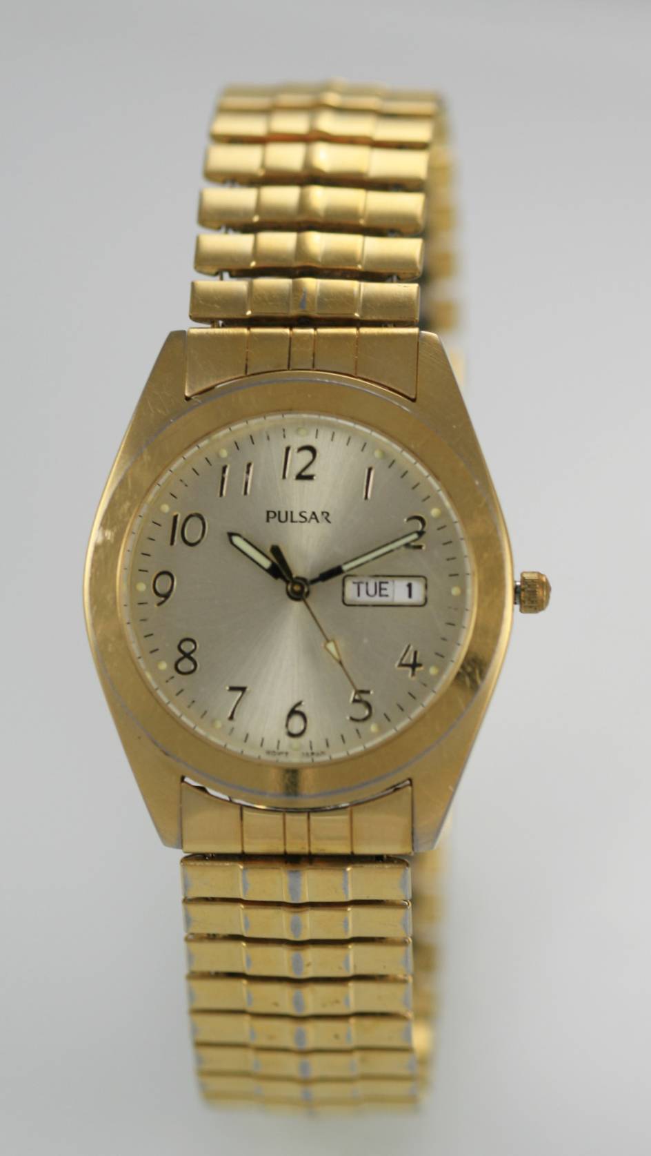 Pulsar Seiko Mens Gold Steel Stainless Stretch Day Date Battery Quartz