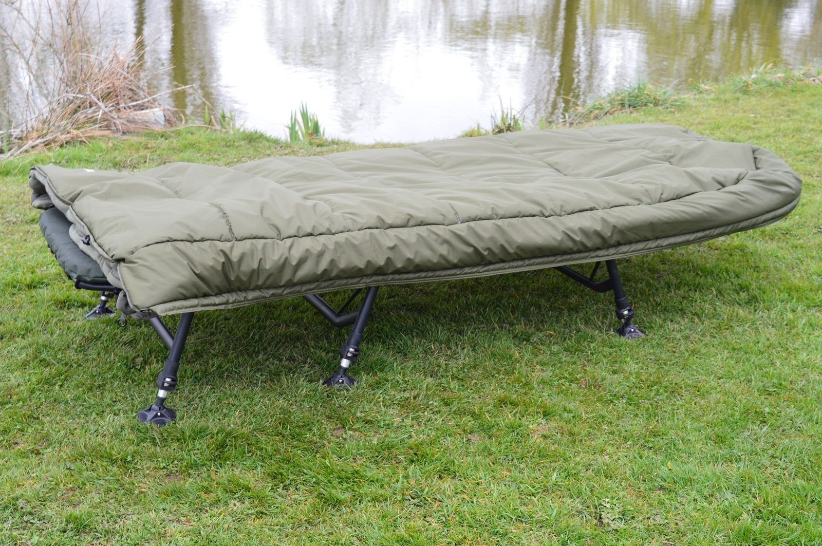 Cyprinus 6 leg Fishing Carp bed bedchair & 5 Season Sleeping bag sleep