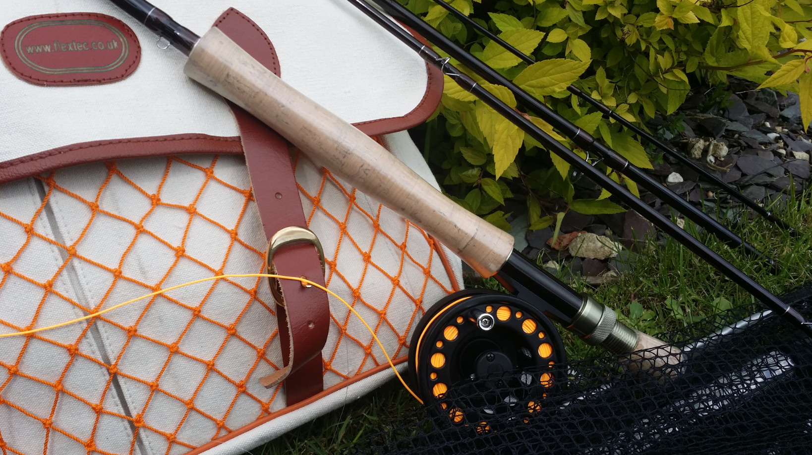 Flextec Deluxe Fly Fishing Kit Rod, Reel, Line, Flies, Net, Bag