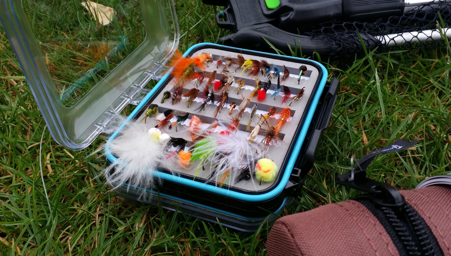 Flextec Deluxe Fly Fishing Kit Rod, Reel, Line, Flies, Net, Bag