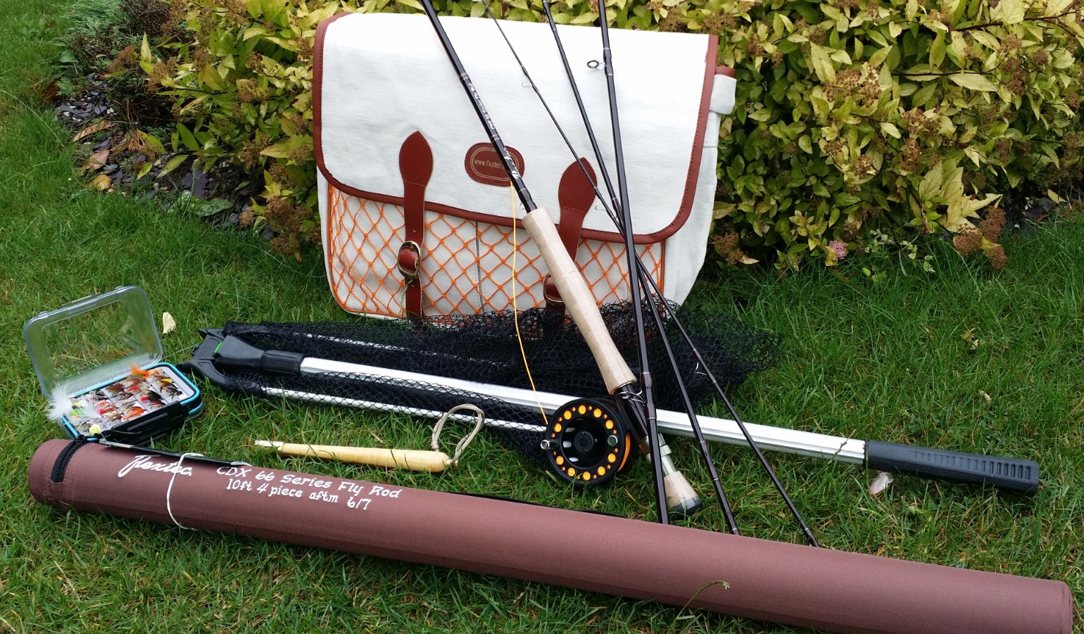 Flextec Deluxe Fly Fishing Kit Rod, Reel, Line, Flies, Net, Bag