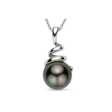 This simply elegant pendant shows off the dusky iridescence of the Tahitian pearl perfectly. A single large black Tahitian pearl is suspended from a gracefully scalloped white gold setting and dangles on a delicate white gold rope chain.A