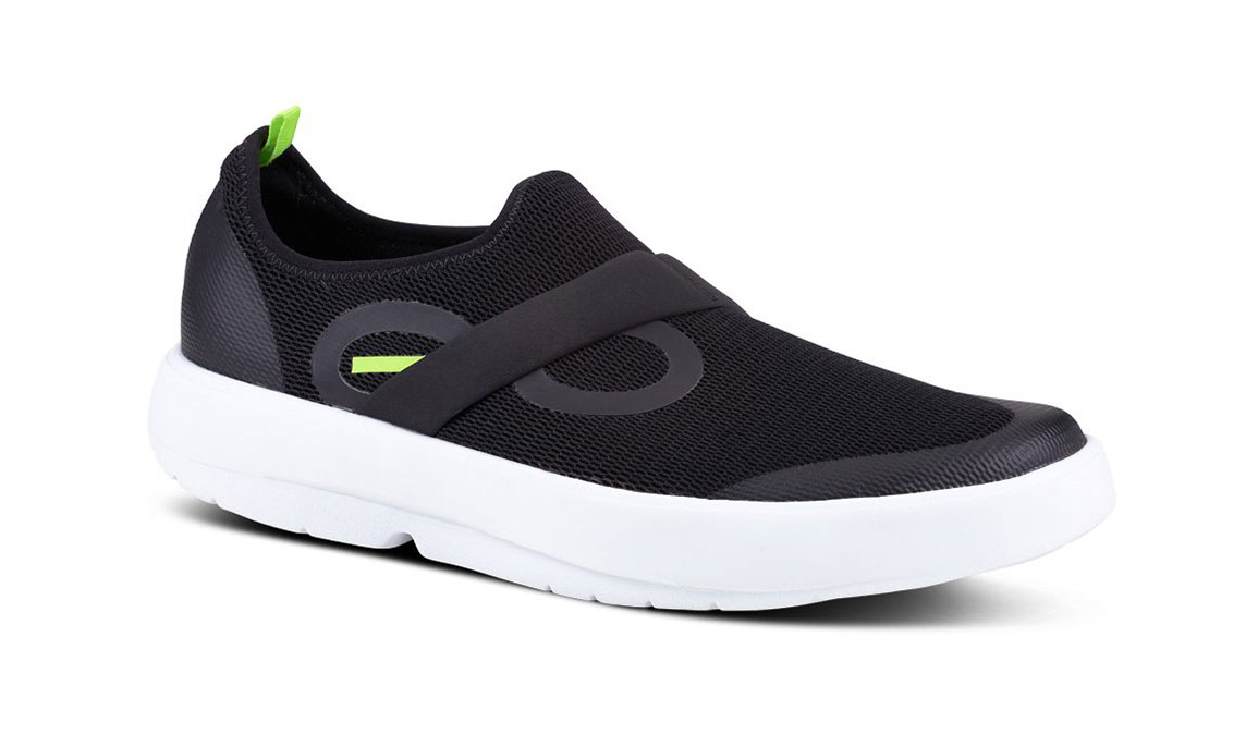 Men's Oofos OOmg Low Slip-On Recovery Shoe | JackRabbit