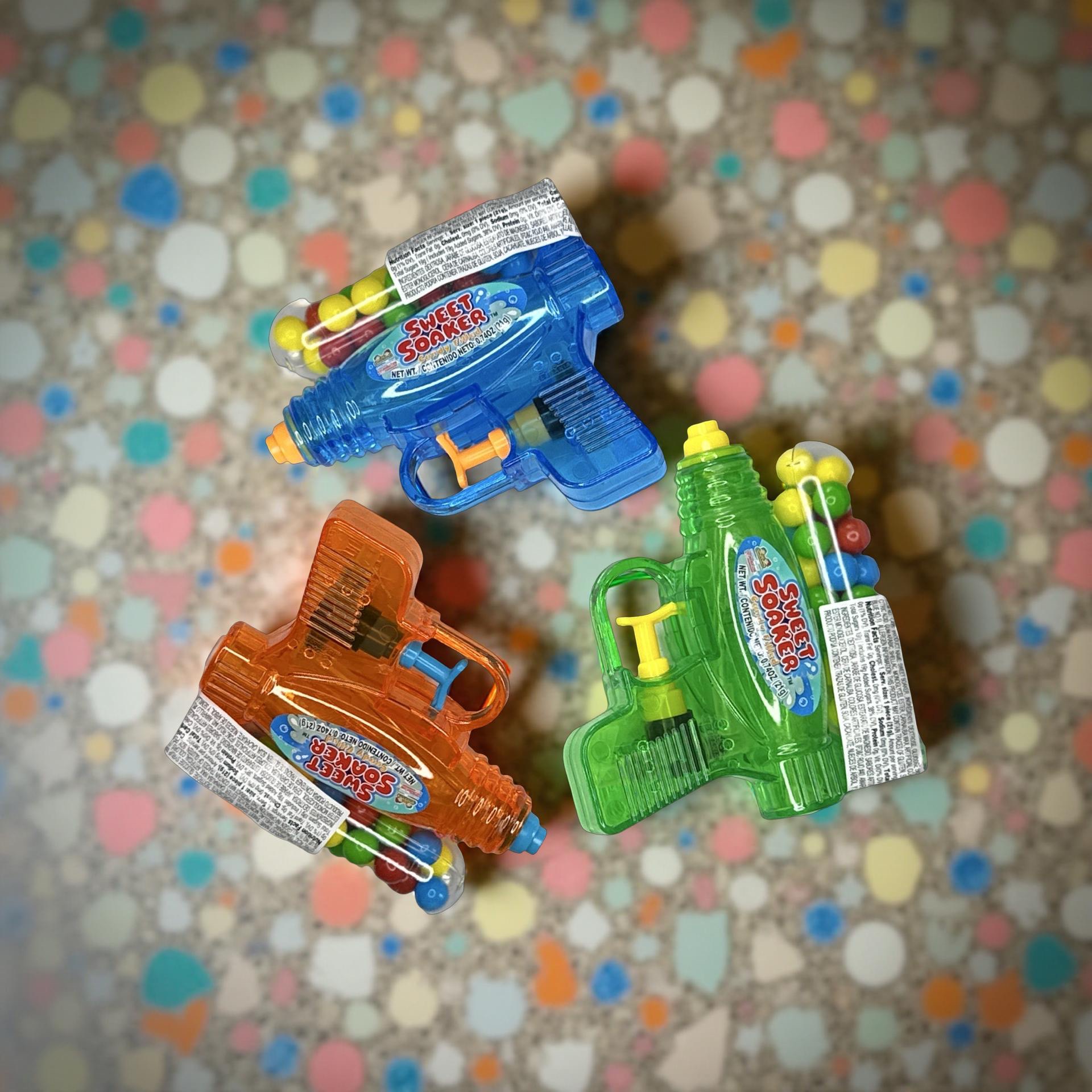 Fun Candy With Built in Toys - Sweet Soaker Squirt-Gun with Sweet Candy (25 pieces), Colors Vary (2 Pack) 5