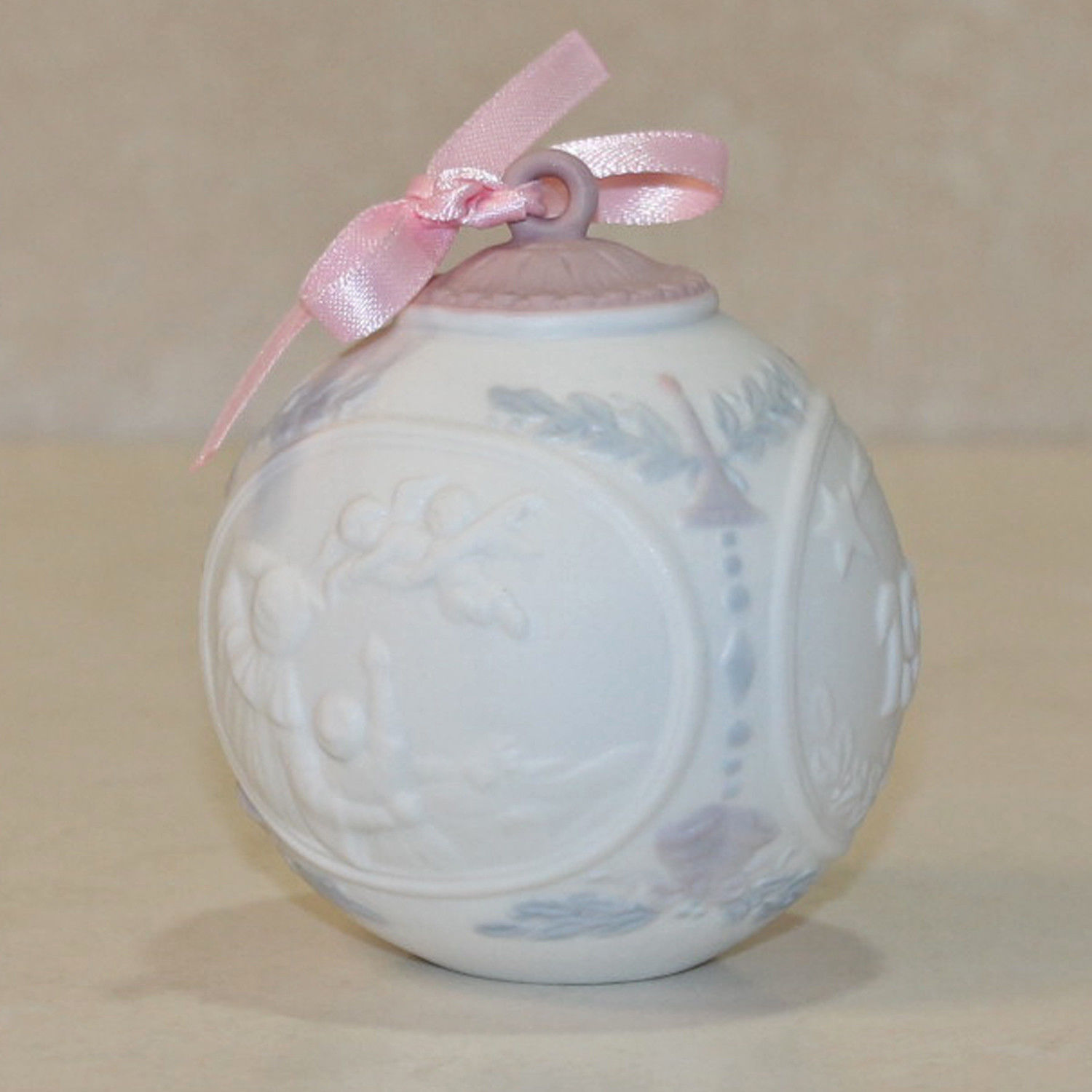 Lladro Figurine 15914 Christmas Ball (1992), w/ Box 737859159145 eBay