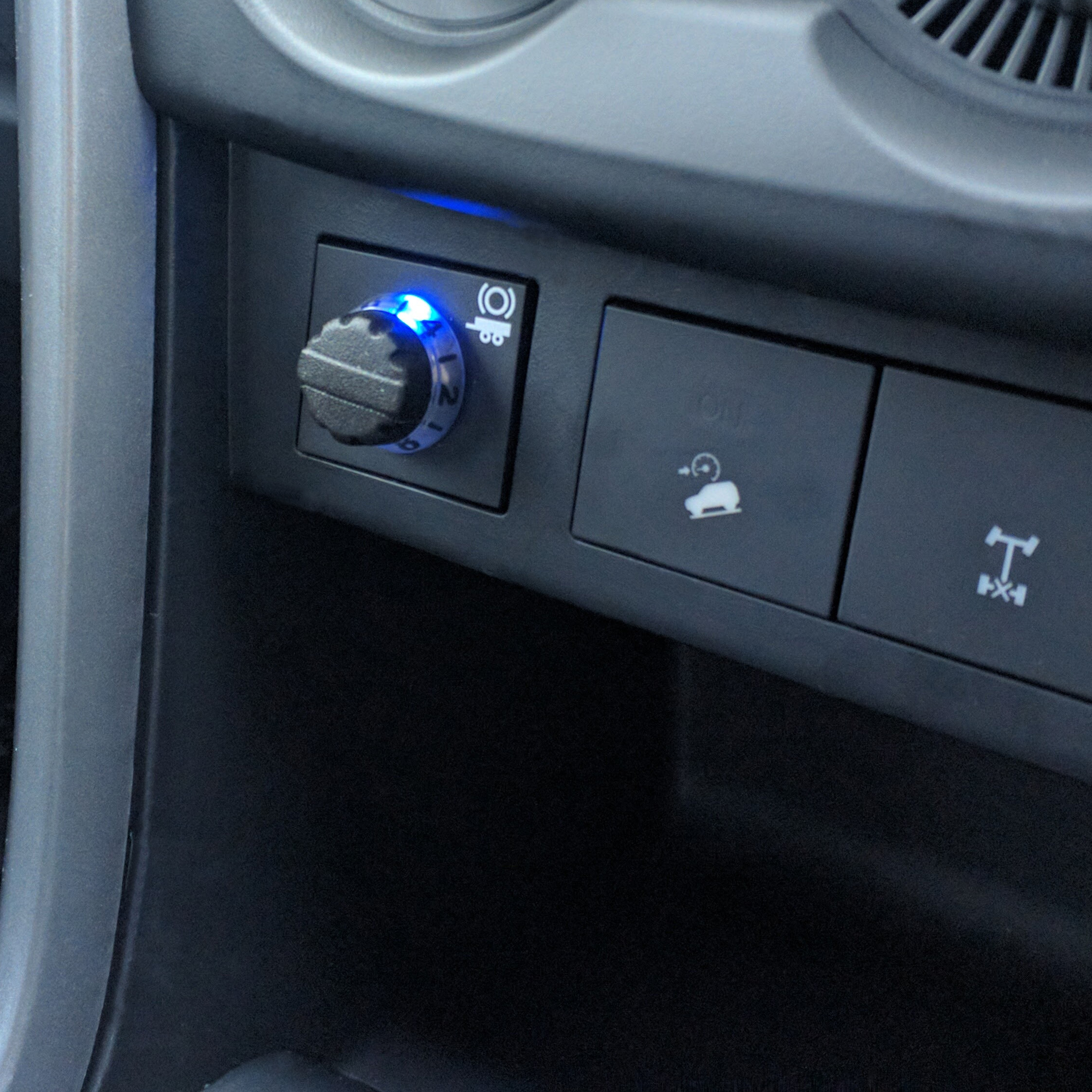 New Genuine Mazda BT50 UR Electronic Trailer Electric Brake Controller