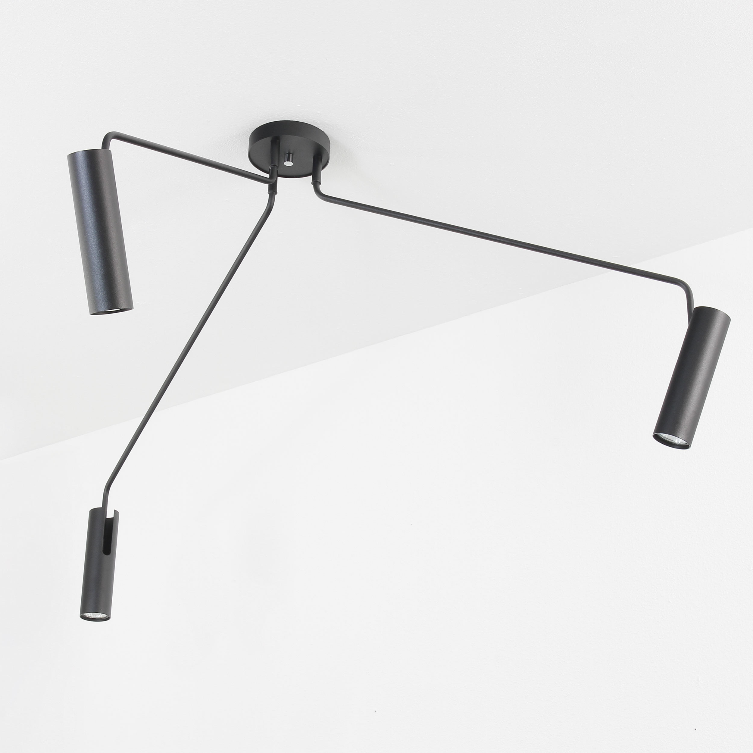 Schwenkbare Deckenleuchte in Spotform schwarz 3xGU 10 Deckenlampe