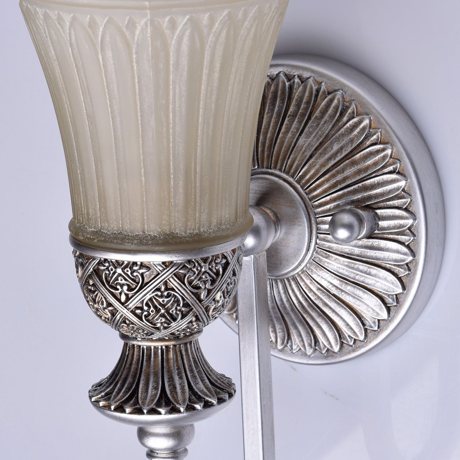 Elegante Wandlampe OTTILIE Silber antik Creme Glas Schirm Vintage