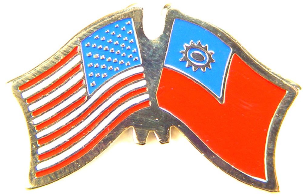 Banderas cruzadas internacionales de Estados Unidos - Obra de arte original, PIN diseñado por expertos - 1,125" - Imagen 39 de 46