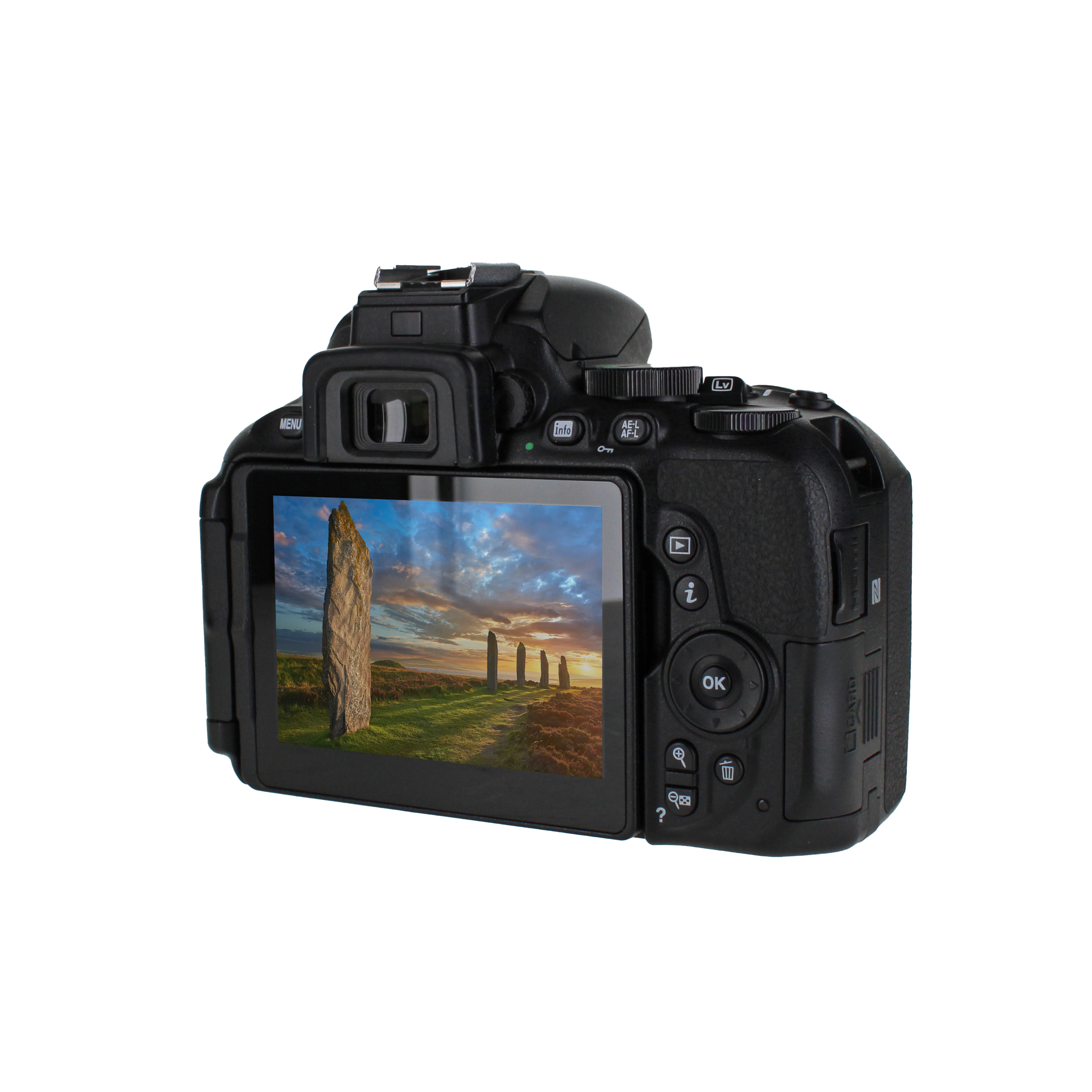 Nikon／D5600 Amazon.com : Nikon D5600 DX-Format Digital SLR Body (Renewed