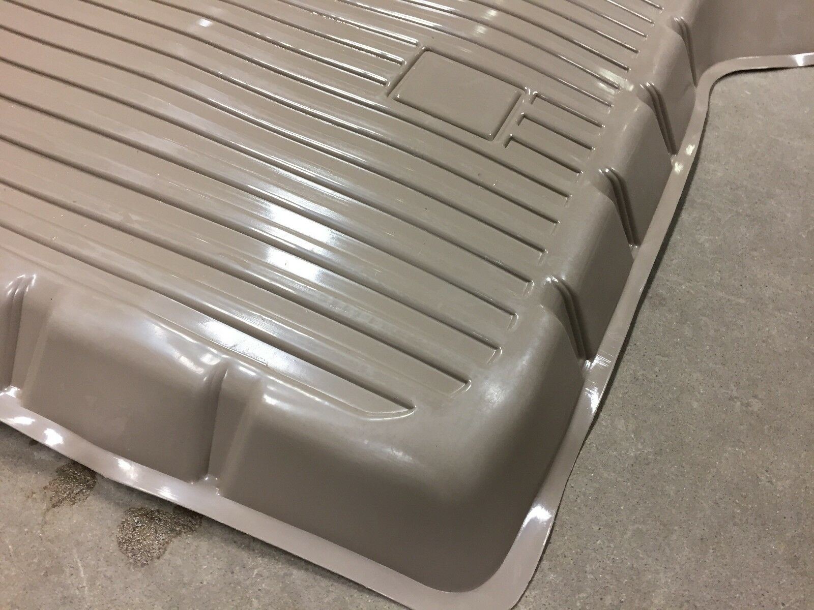 NEW 0002 Lincoln Navigator OE Tan Vinyl Rear Cargo Floor Mat w/ Rear